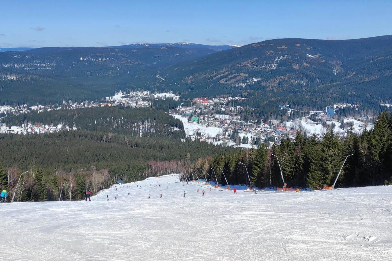 Enjoyharrachov - Atraktivni Slunny Klimatizovany Apartman 14 V Centru Harrachova Se Saunou, Parkovanim, Wifi-Wlan, Sat, Herni Konzoli, Pc S Win 10, Netflix Zdarma A Moznosti Dobijeni Auta S Jedinecnym Vyhledem Na Certovu Horu Se Skokanskymi Mustky Екстериор снимка