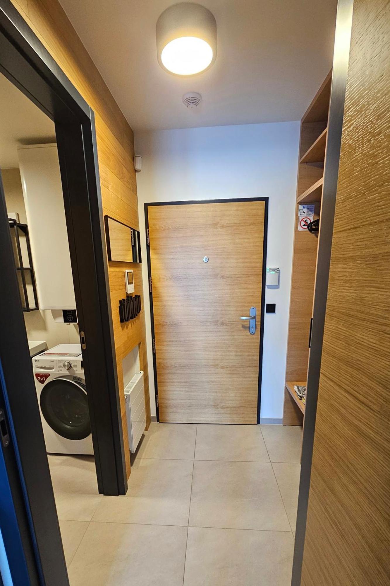 Enjoyharrachov - Atraktivni Slunny Klimatizovany Apartman 14 V Centru Harrachova Se Saunou, Parkovanim, Wifi-Wlan, Sat, Herni Konzoli, Pc S Win 10, Netflix Zdarma A Moznosti Dobijeni Auta S Jedinecnym Vyhledem Na Certovu Horu Se Skokanskymi Mustky Екстериор снимка